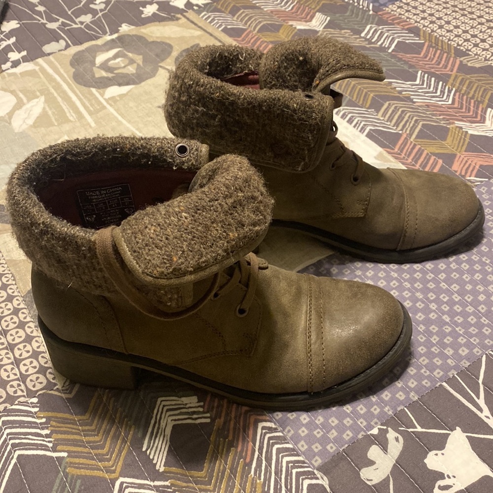 Roxy boots